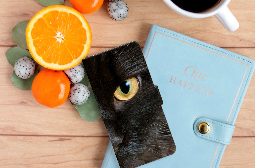Samsung Galaxy S24 Ultra Telefoonhoesje met Pasjes Zwarte Kat design kat close-up
