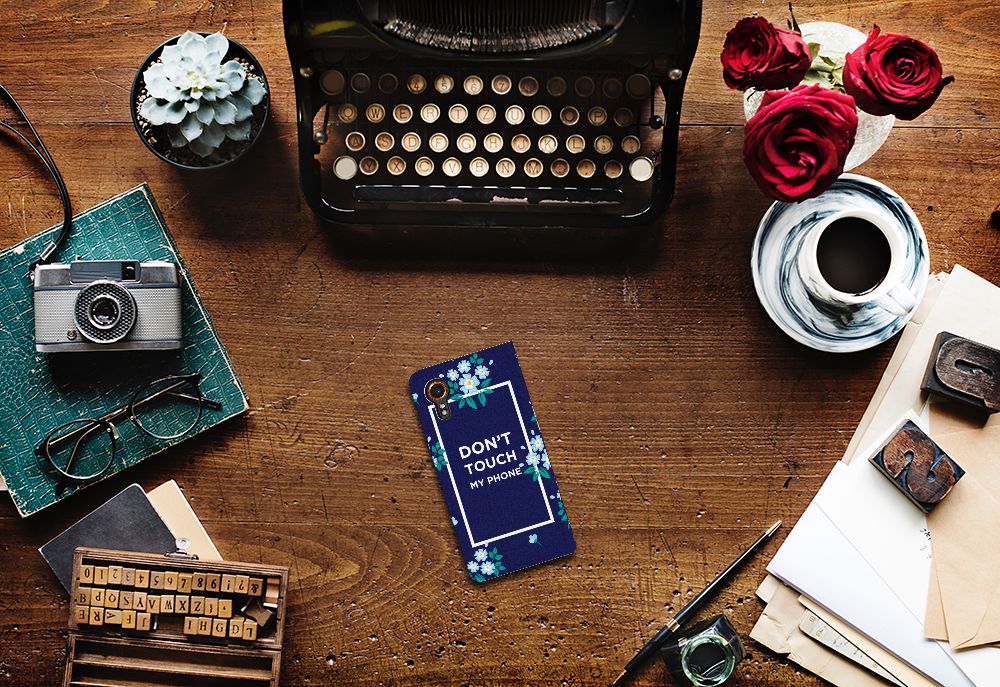 Samsung Galaxy Xcover 7 Design Case Flowers Blue DTMP bovenaanzicht telefoonhoesje met tekst