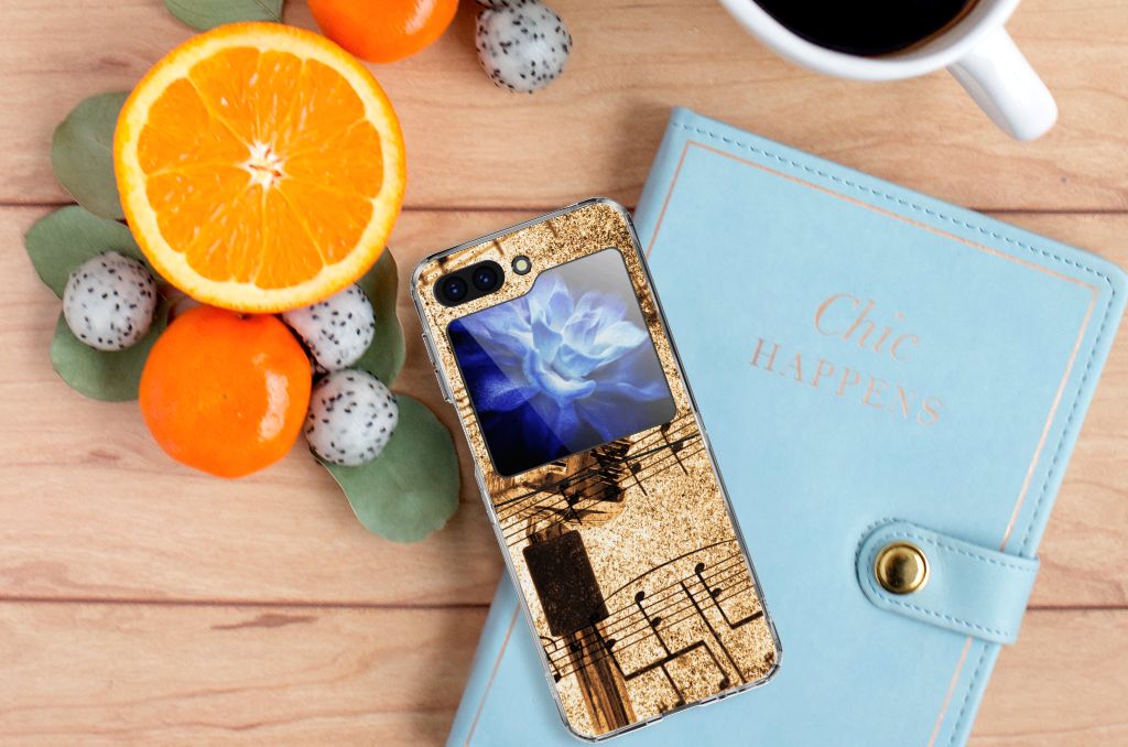 Samsung Galaxy Z Flip 5 Siliconen Hoesje met foto Bladmuziek design hoesje aanzicht