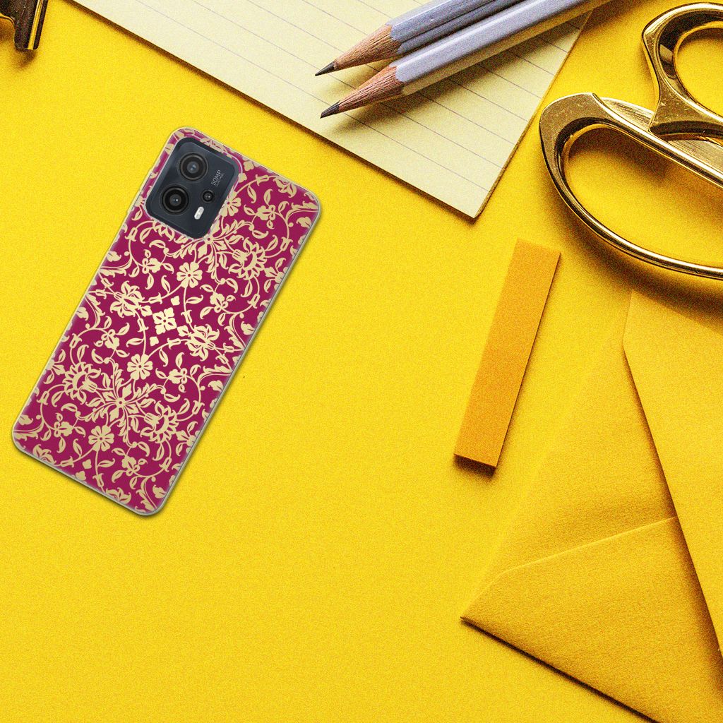 Siliconen Hoesje Motorola Moto G23 | G13 Barok Pink met opvallend design op een gele achtergrond