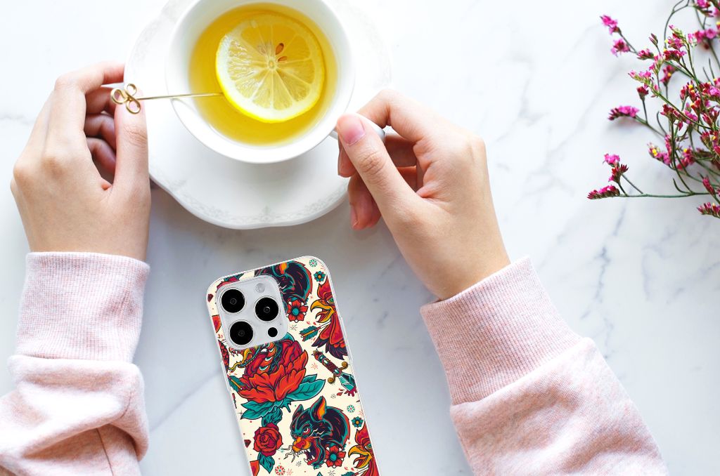 iPhone 15 Pro Max Siliconen Hoesje met foto Old Skool bloemen ontwerp bovenaanzicht