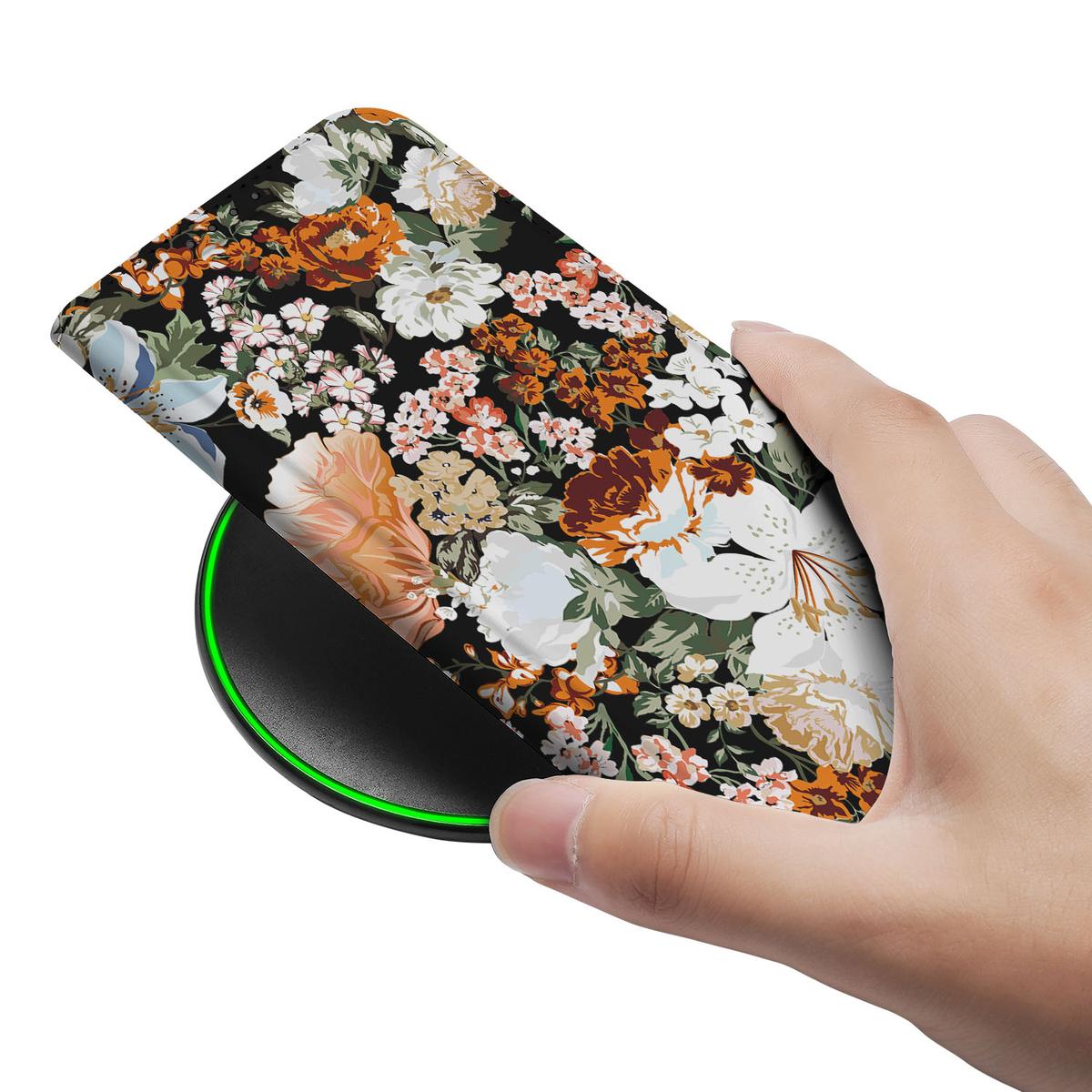 Apple iPhone 16e Smart Cover Dark Flowers hand houden oplader