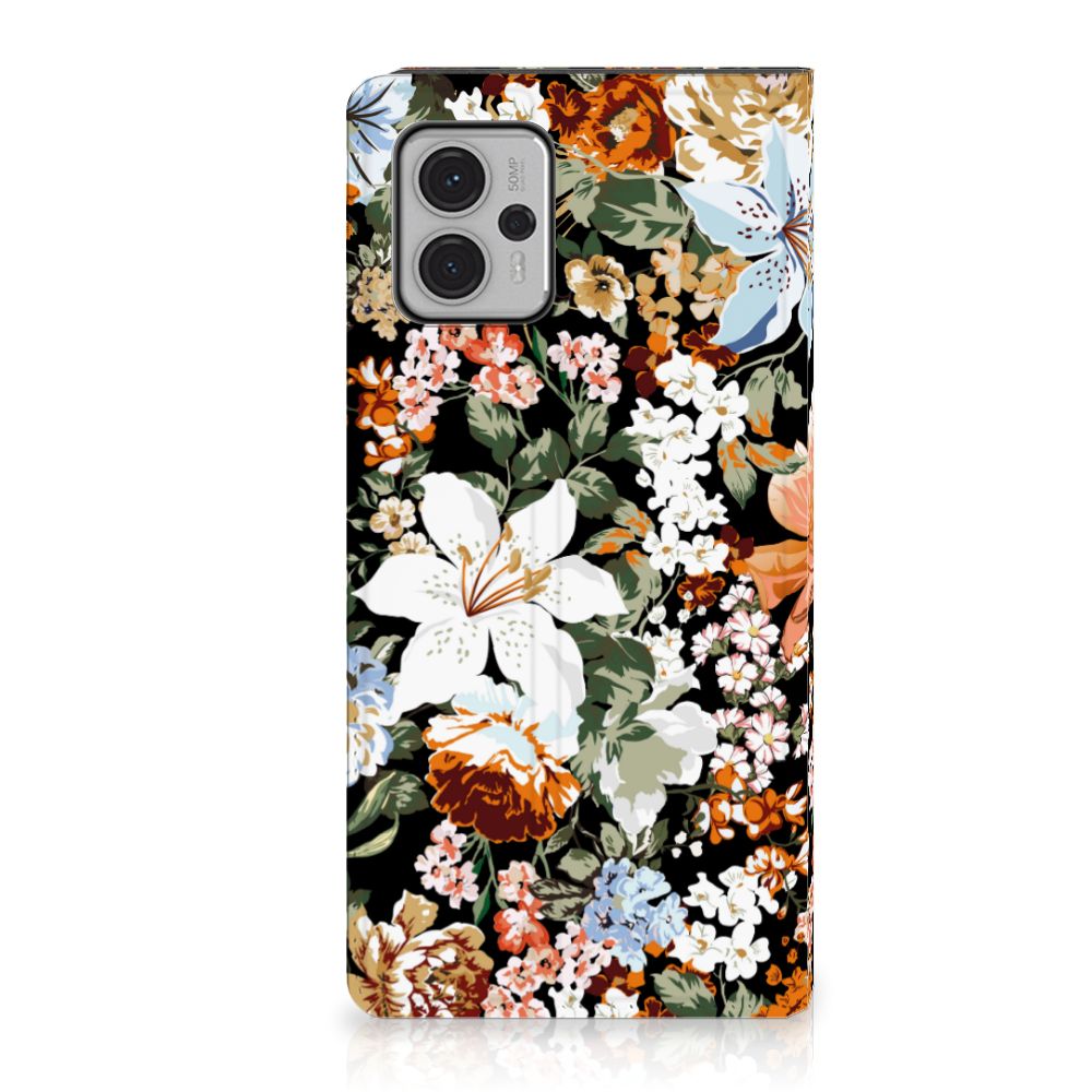 Smart Cover voor Motorola Moto G13 | G23 Dark Flowers met kleurrijke bloemen op een donkere achtergrond 🌺.