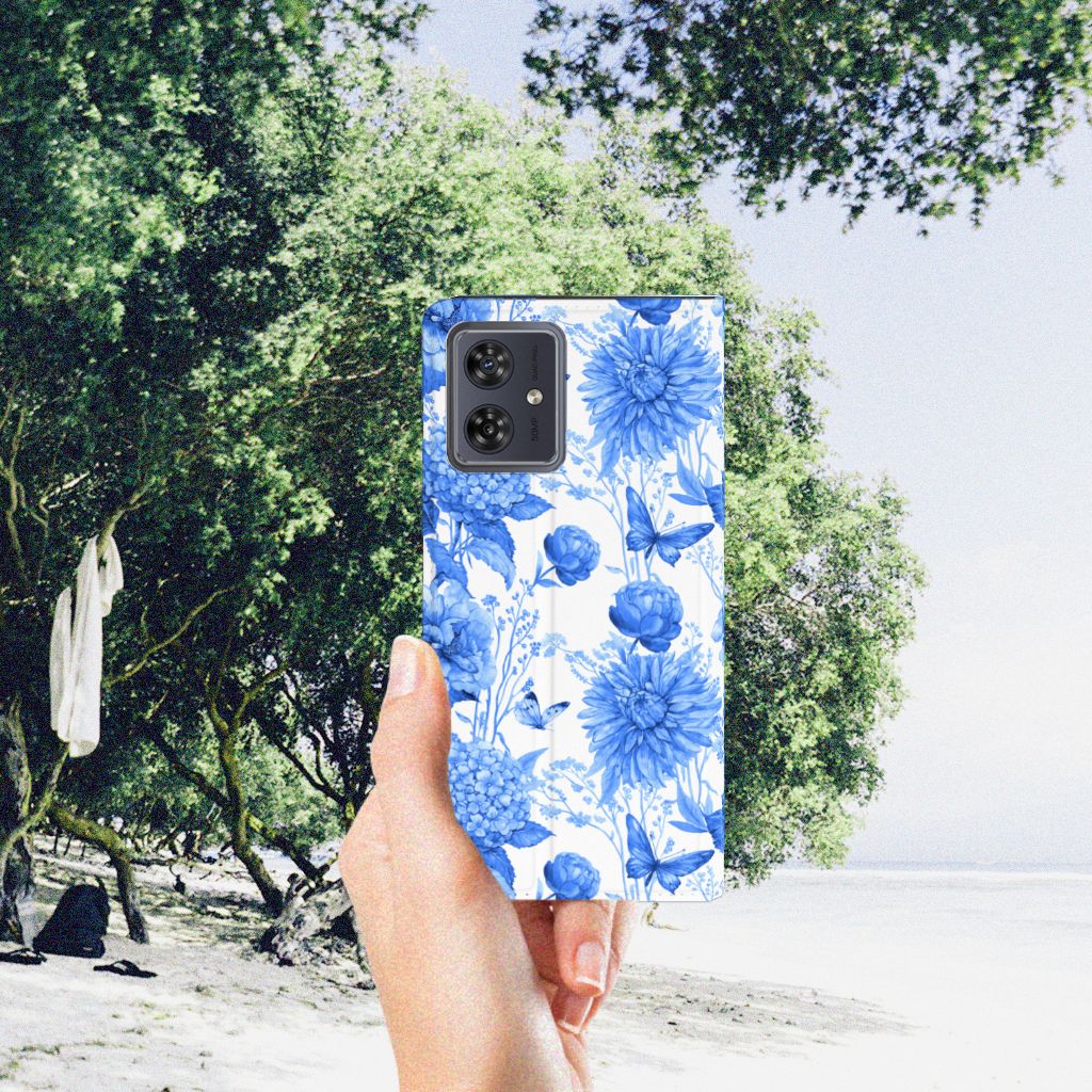 Motorola Moto G54 Smart Cover Flowers Blue voorzijde