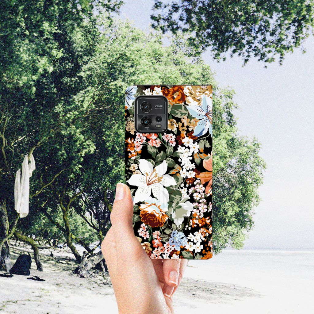 Motorola Moto G72 Smart Cover Dark Flowers hand strand