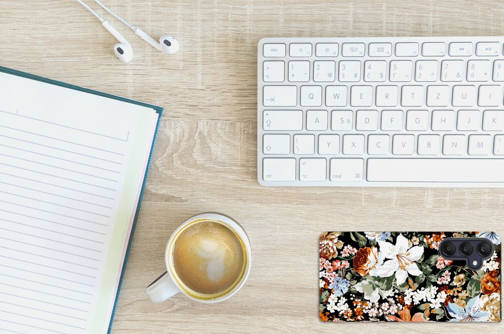 Samsung Galaxy A25 Smart Cover Dark Flowers bovenaanzicht bureau koffie notitieboek toetsenbord