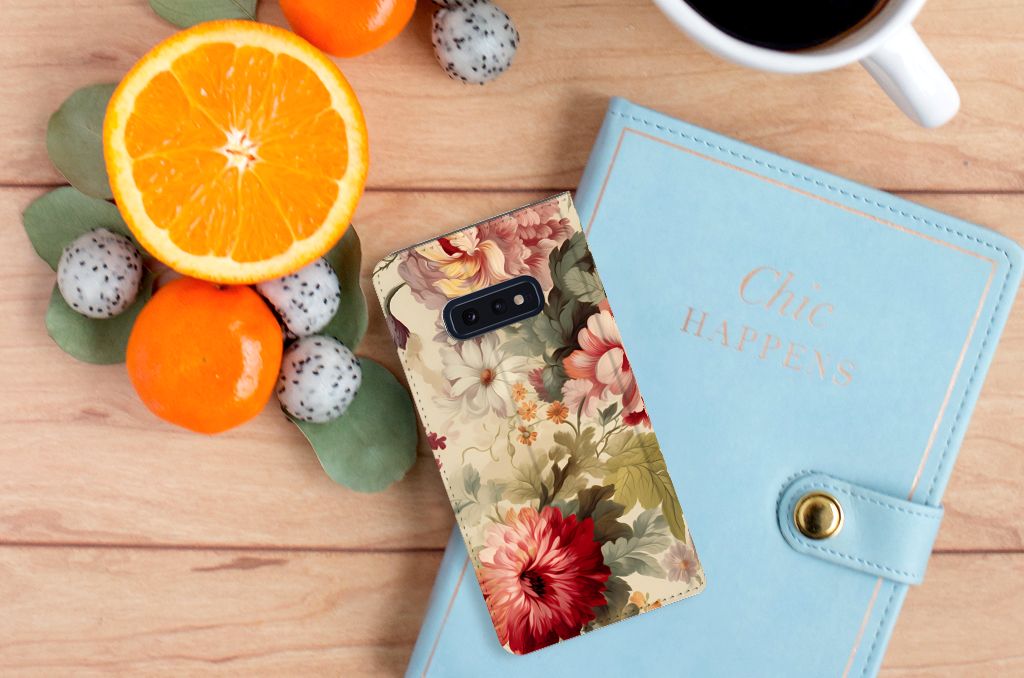 Smart Cover voor Samsung Galaxy S10e Bloemen, bloemen design op hoesje met fruitschotel en notitieboekje.