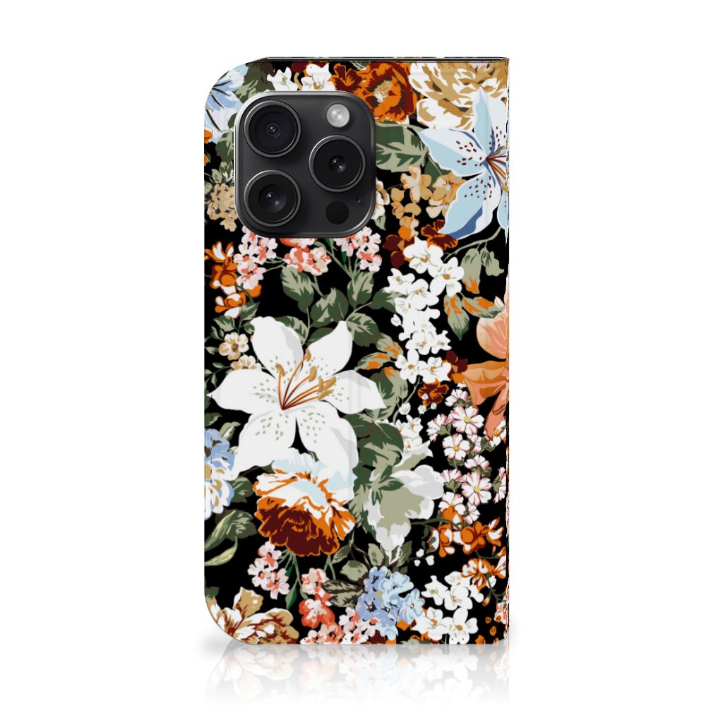 Smart Cover voor iPhone 15 Pro Dark Flowers met een kleurrijk bloemenpatroon op een zwarte achtergrond.