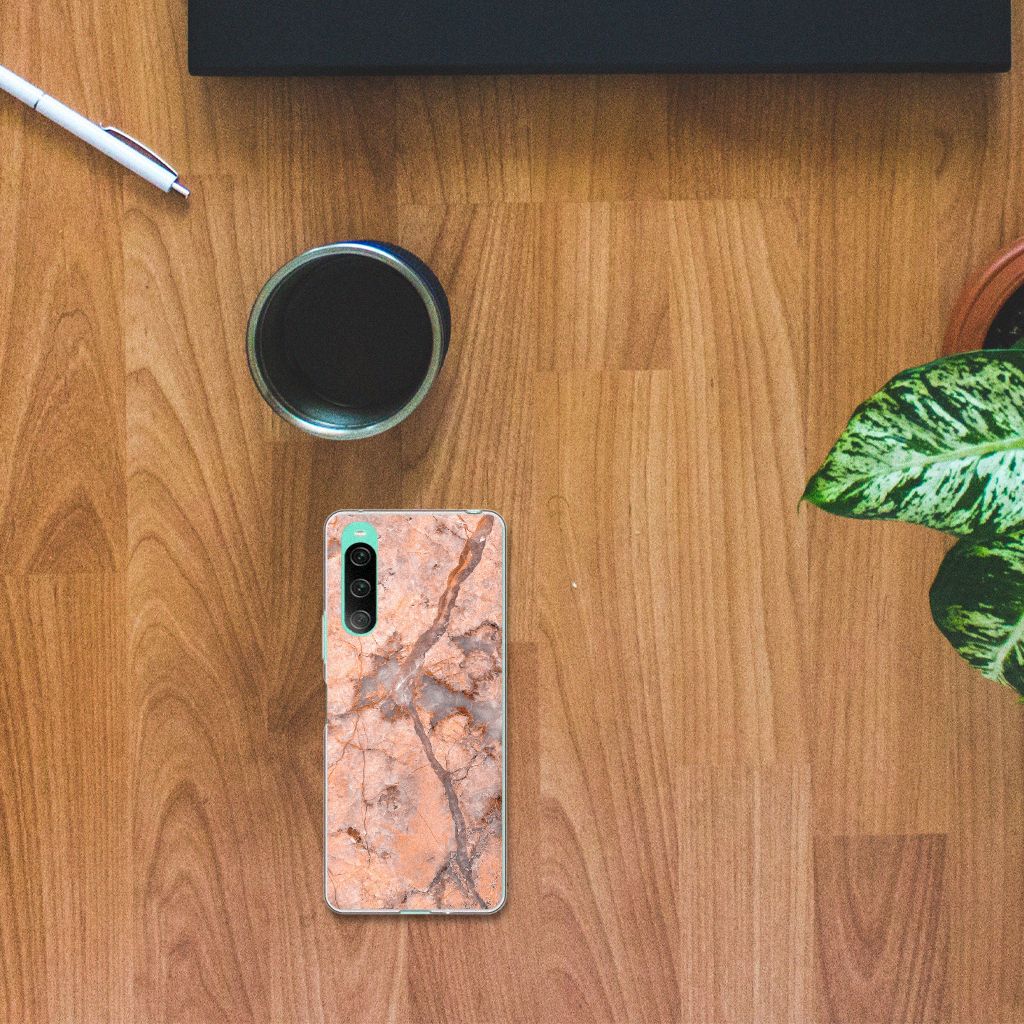 Sony Xperia 10 V TPU Siliconen Hoesje Marmer Oranje op houten tafel met koffie en plant 🌿.