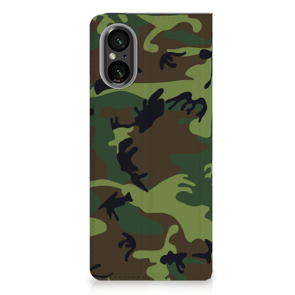 Sony Xperia 5 V Hoesje met Magneet Army Dark camouflage design voorkant
