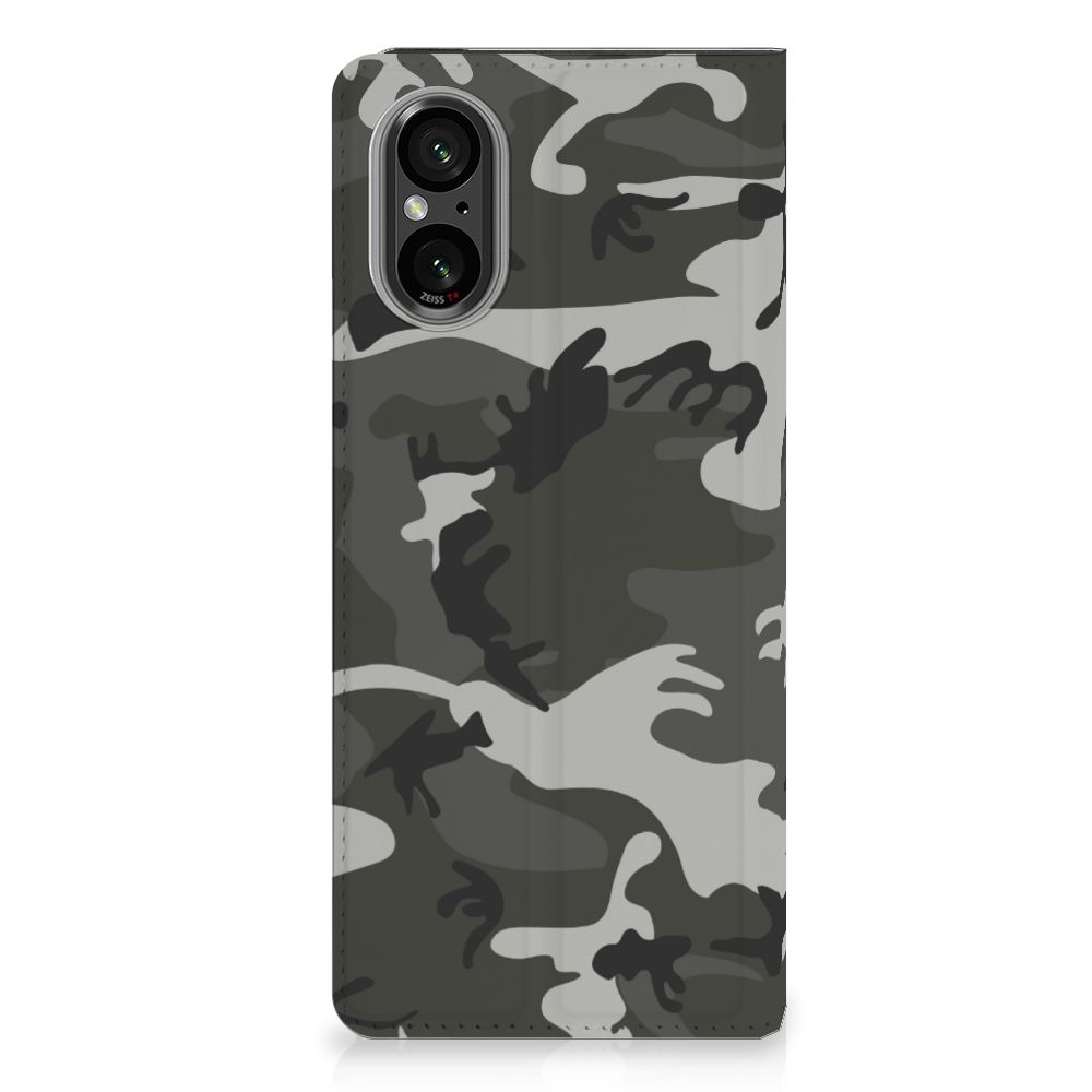 Sony Xperia 5 V Hoesje met Magneet Army Light camouflage hoesje voorzijde