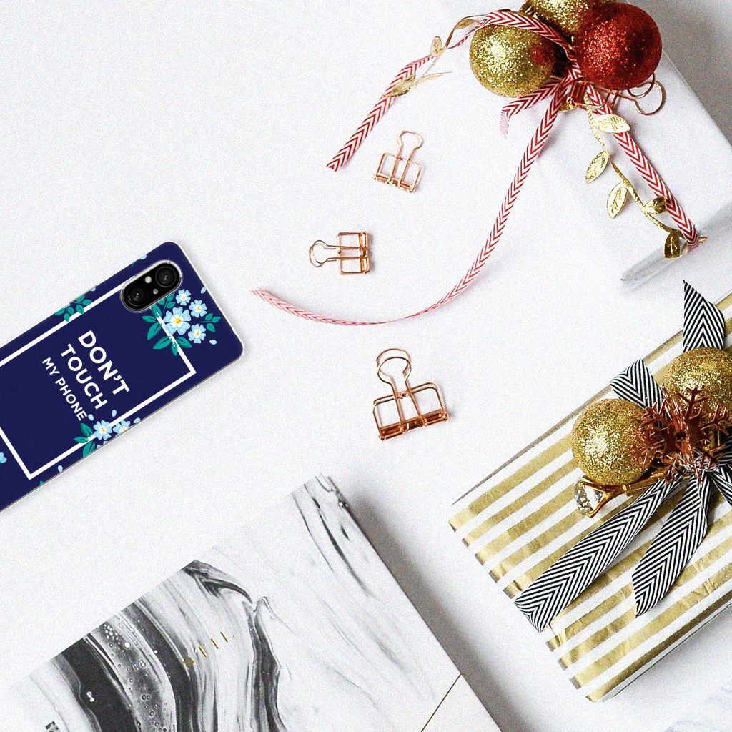 Sony Xperia 5 V Silicone-hoesje Flowers Blue DTMP bovenaanzicht telefoonhoesje met bloemenprint en tekst
