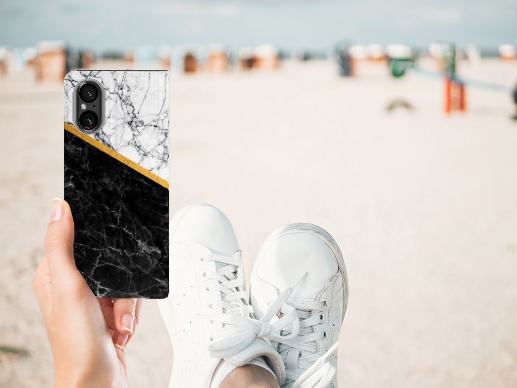 Sony Xperia 5 V Standcase Marmer Wit Zwart origineel aanzicht