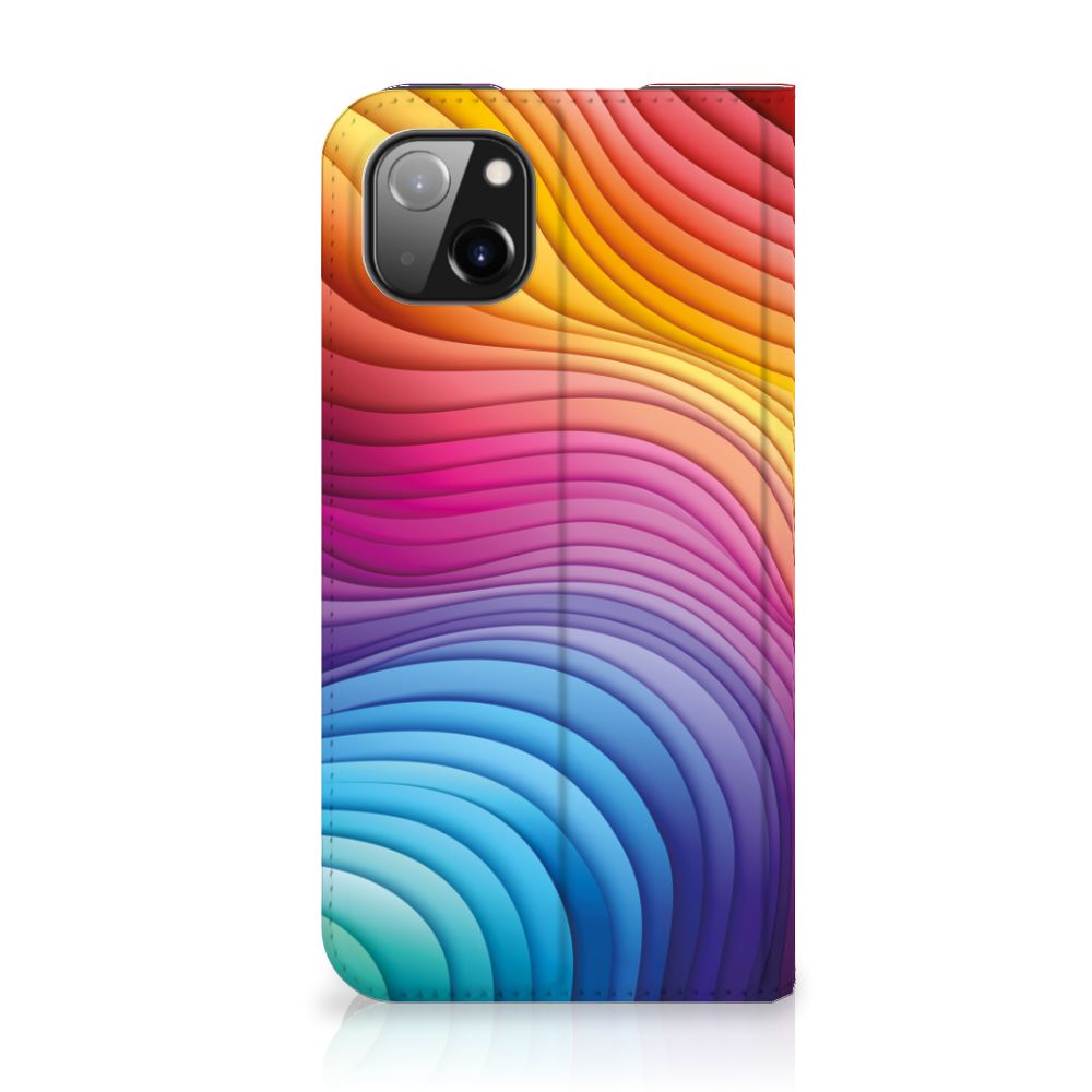 Stand Case voor Apple iPhone 14 Plus Regenboog met kleurrijke golven in roze, paars en blauw.