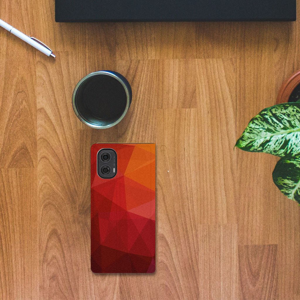 Stand Case voor Motorola Moto G24 | G04 | G24 Power Polygon Red met abstracte vormen en kleuren op houten tafel.