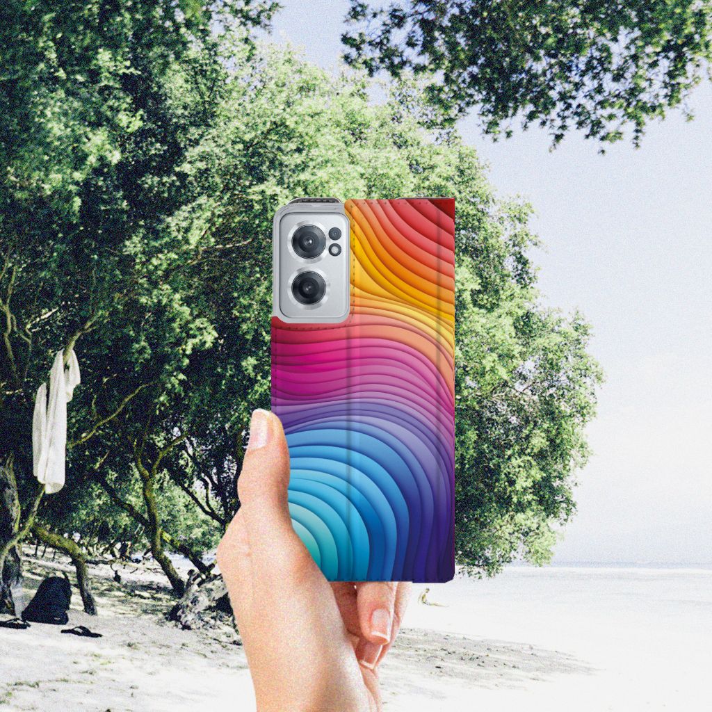 OnePlus Nord CE 2 5G Stand Case Regenboog hand strand natuur