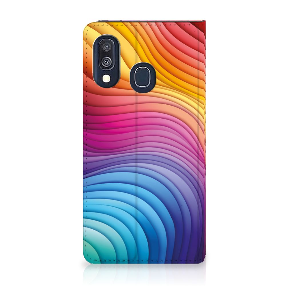 Samsung Galaxy A40 Stand Case Regenboog achteraanzicht kleuren golf patroon