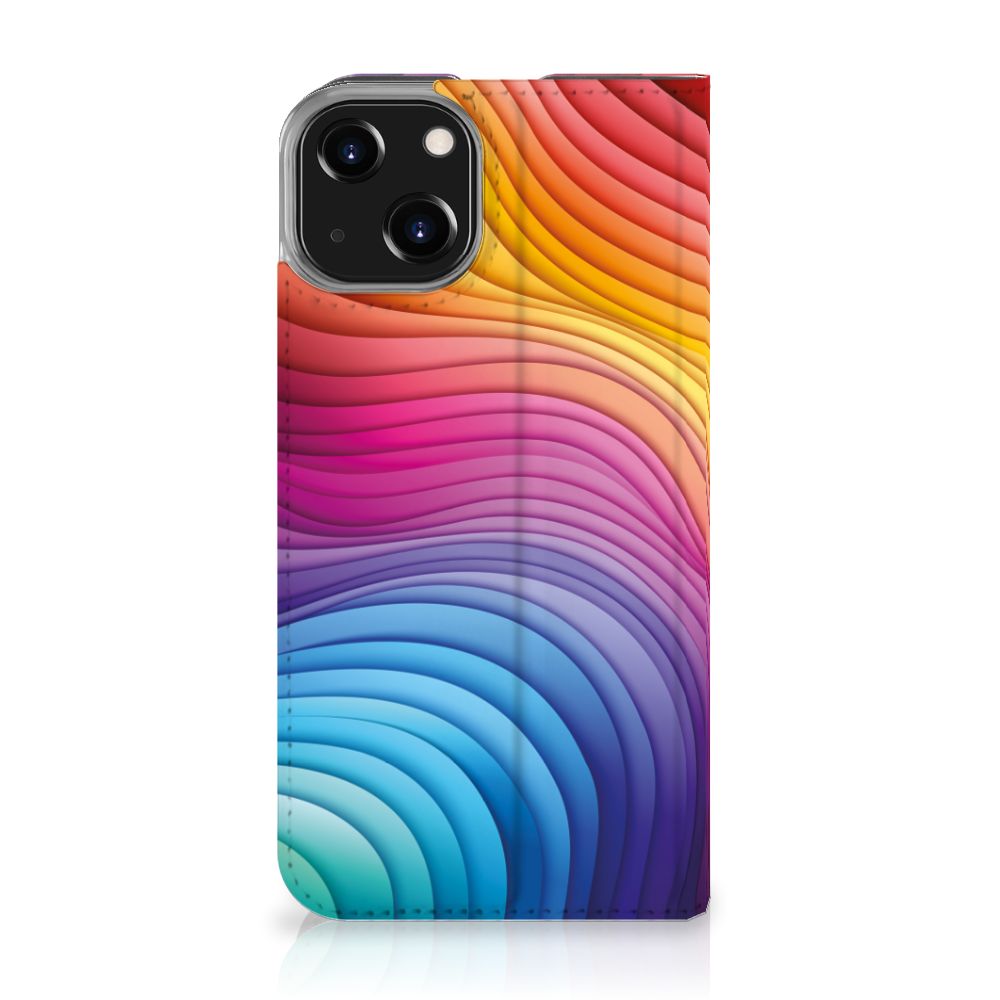 Stand Case voor iPhone 14 Regenboog met kleurrijke golfpatronen 🌈.