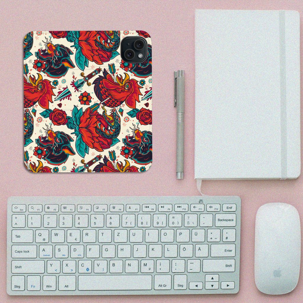 Stand Case voor iPhone 15 Old Skool met vintage tattoo design en bloemen, ideaal voor liefhebbers van old skool stijl.