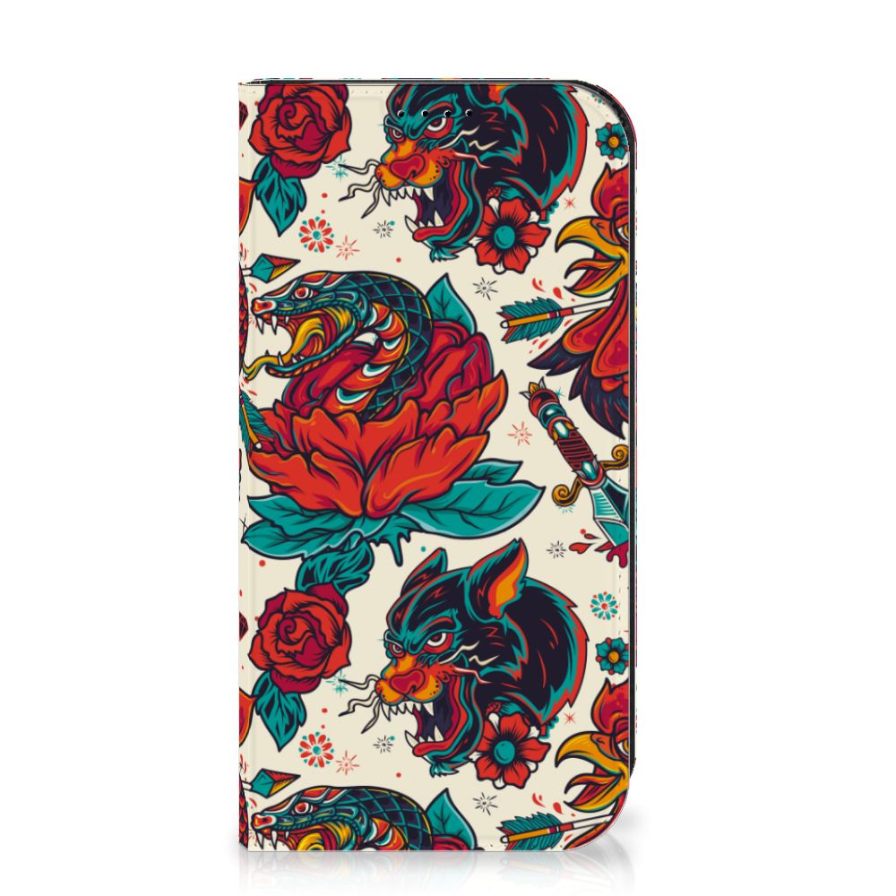 Stand Case voor iPhone 15 Pro Old Skool met kleurrijk tatoeage-achtig ontwerp van rozen en dieren.