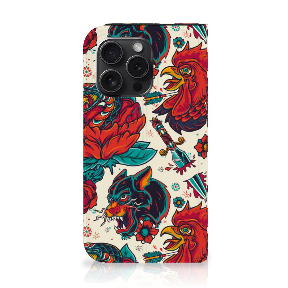 Stand Case voor iPhone 15 Pro Old Skool met vintage tattoo ontwerpen van dieren en bloemen.