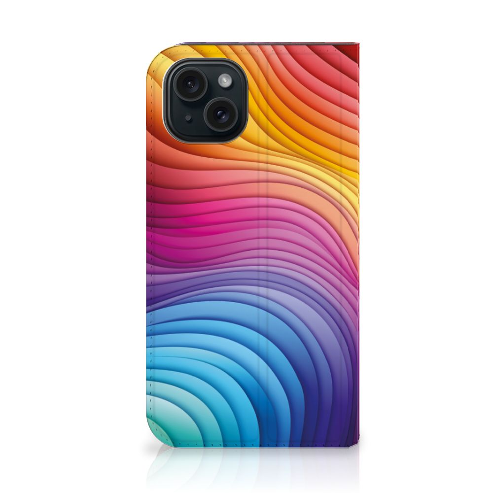 Stand Case voor iPhone 15 Regenboog met kleurrijk golfdesign in zachte hues 🌈.
