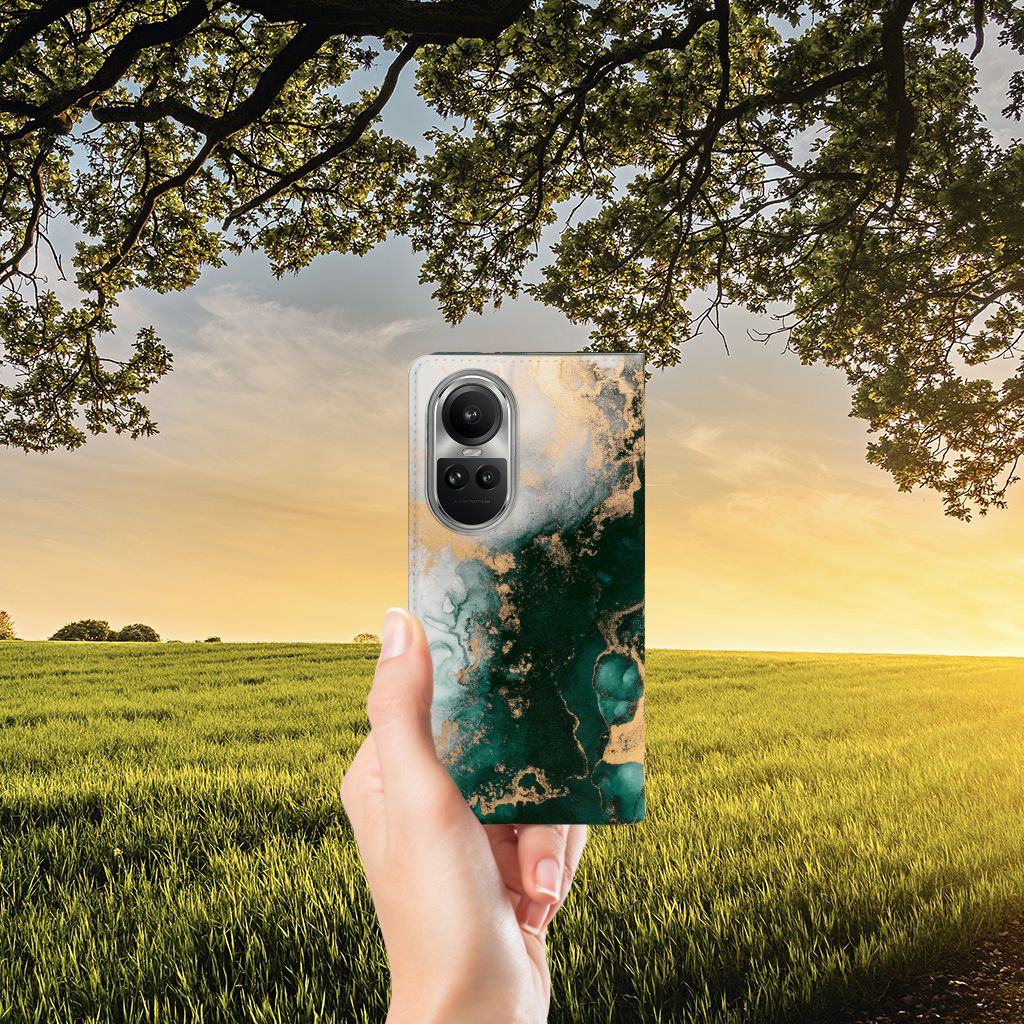 Standcase voor OPPO Reno10 | 10 Pro Marmer Groen in hand, perfecte combinatie van stijl en bescherming.