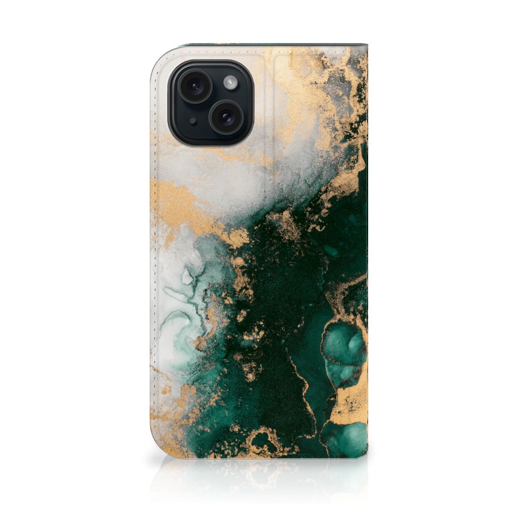 Standcase voor iPhone 15 Marmer Groen met goud en groene marmerprint, stijlvol en functioneel.