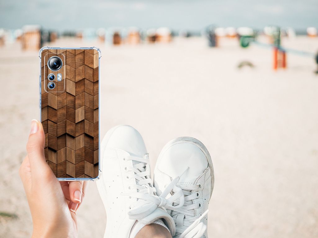 Xiaomi 12 Lite Stevig Telefoonhoesje Wooden Cubes hand met schoenen strand