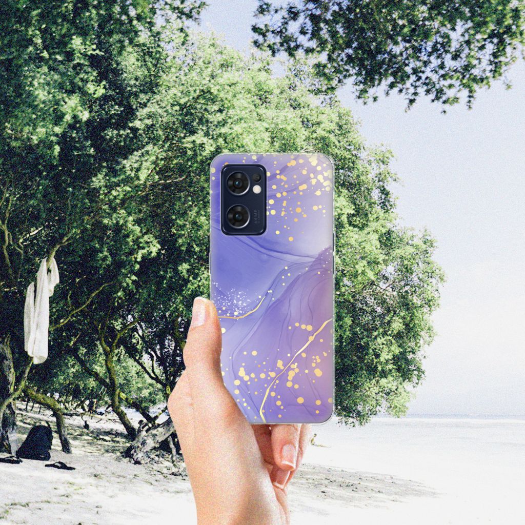 TPU Case voor iPhone 12 | 12 Pro (6.1") Bloemen in een hand bij een strand met bomen op de achtergrond.
