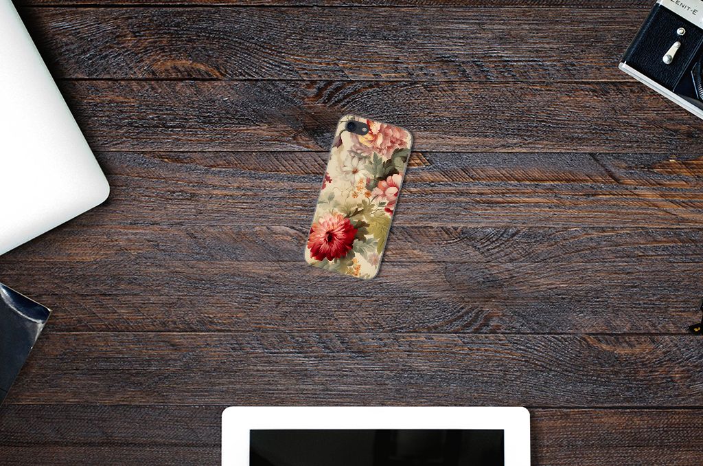 TPU Case voor iPhone SE 2022 | SE 2020 | 8 | 7 Bloemen op houten tafel met laptop en tablet.