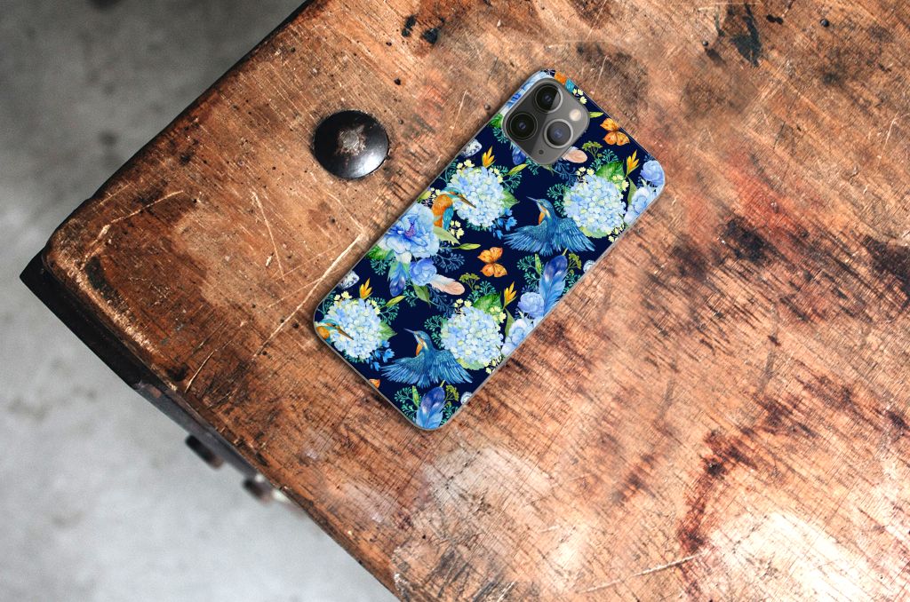 TPU Hoesje voor Apple iPhone 11 Pro IJsvogel met bloemenprint, prachtig design op een houten tafel.