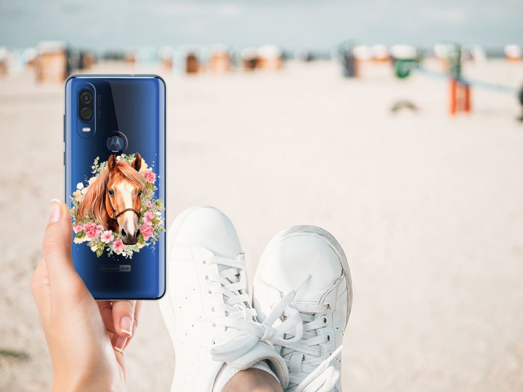 TPU Hoesje voor Motorola One Vision Paard met een mooi paardenontwerp op een strand, perfect als cadeau! 🌸