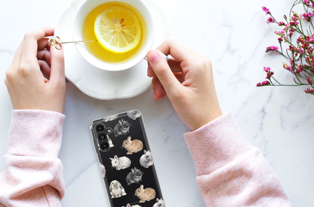 TPU Hoesje voor Samsung Galaxy A13 | A04s Konijntjes design hand met drankje tafel bovenaanzicht