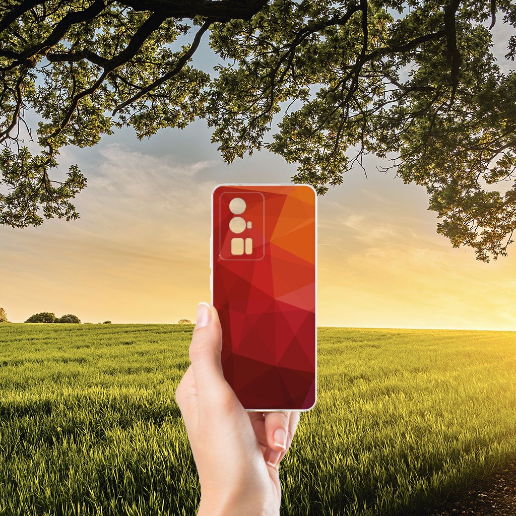 Xiaomi Poco F5 Pro TPU Hoesje Polygon Red achterzijde in hand