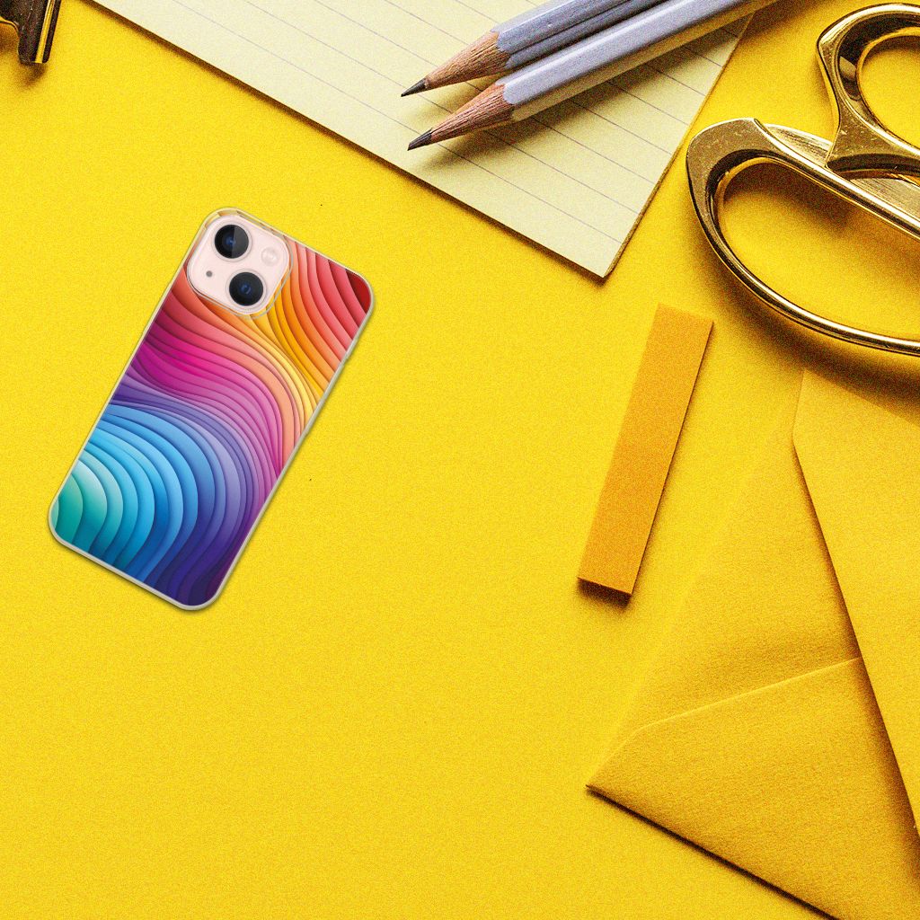 TPU Hoesje voor iPhone 13 mini Regenboog op een gele achtergrond met kantoorbenodigdheden✏️.
