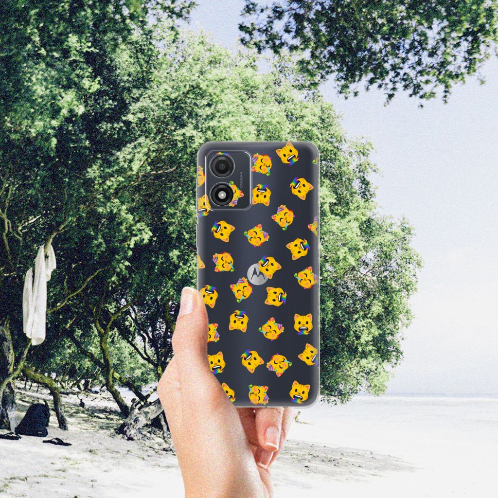 TPU bumper voor Motorola Moto E13 Katten Emojis met schattige kattensymbooltjes op een strand.