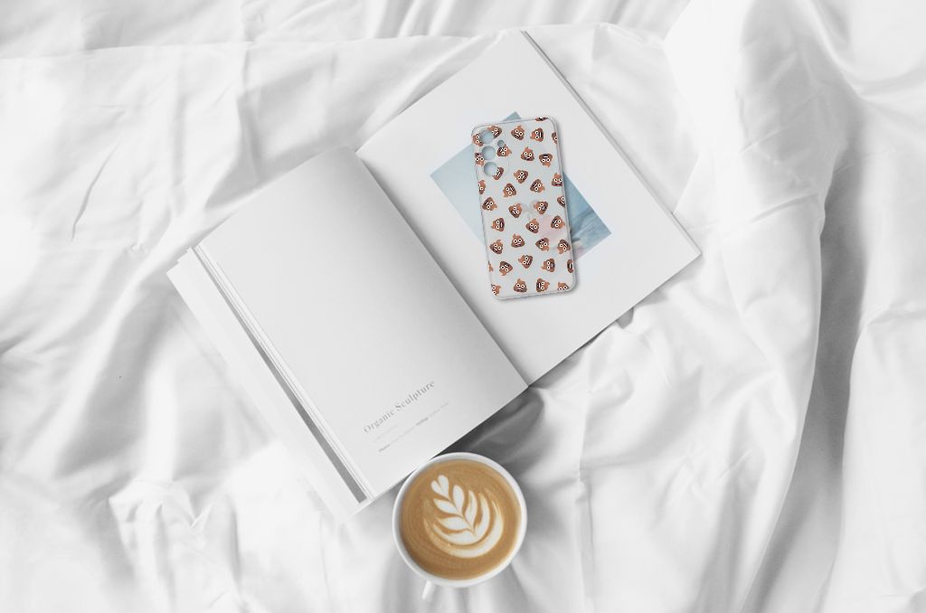 Samsung Galaxy A15 TPU bumper Poep Emojis bovenop open boek liggend op bed met koffie