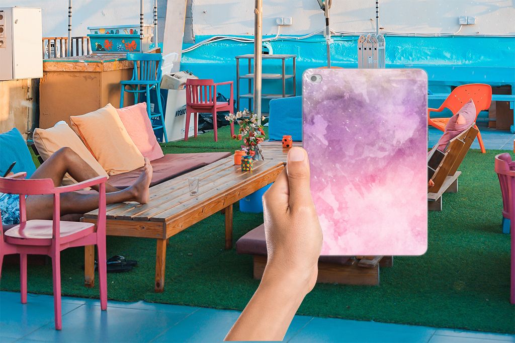 Tablethoes Apple iPad Mini 4 | Mini 5 (2019) Pink Purple Paint voorzijde in een kleurrijke omgeving