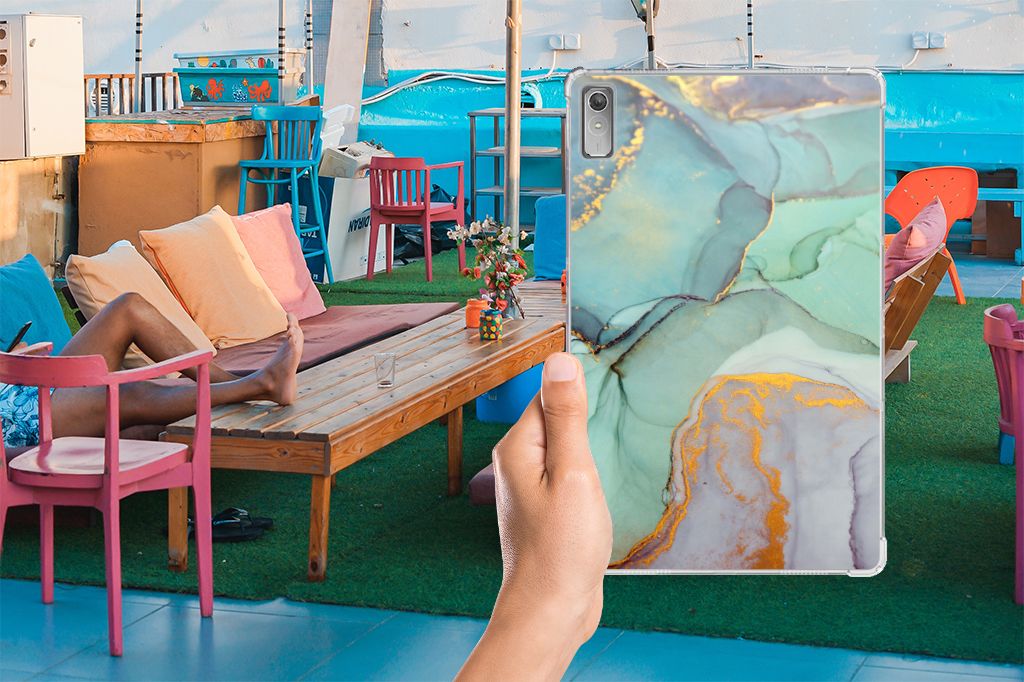 Tablethoes voor Lenovo Tab P11 Gen 2 Watercolor Mix in een levendige omgeving, benadrukt de stijl en bescherming 🌈.