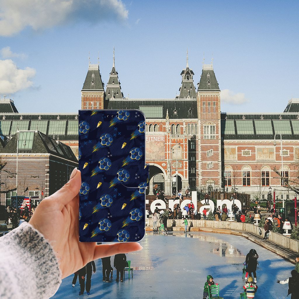 Telefoon Hoesje voor Apple iPhone 11 Pro Max Voetbal in hand voor het Rijksmuseum in Amsterdam.