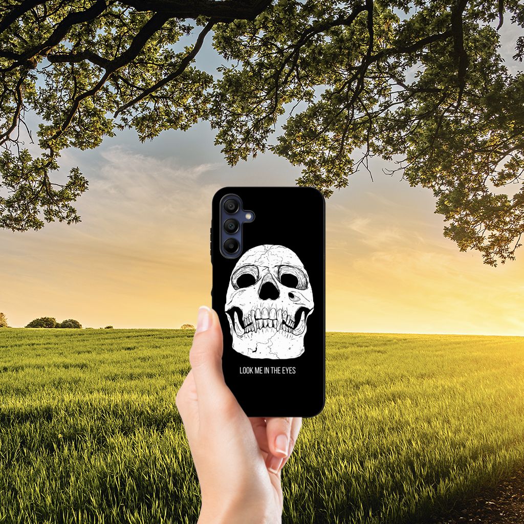 Samsung Galaxy A15 Telefoonhoesje Skull Eyes hand aanzicht