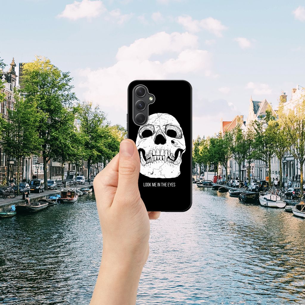 Samsung Galaxy A54 telefoonhoesje Skull Eyes hand uitzicht