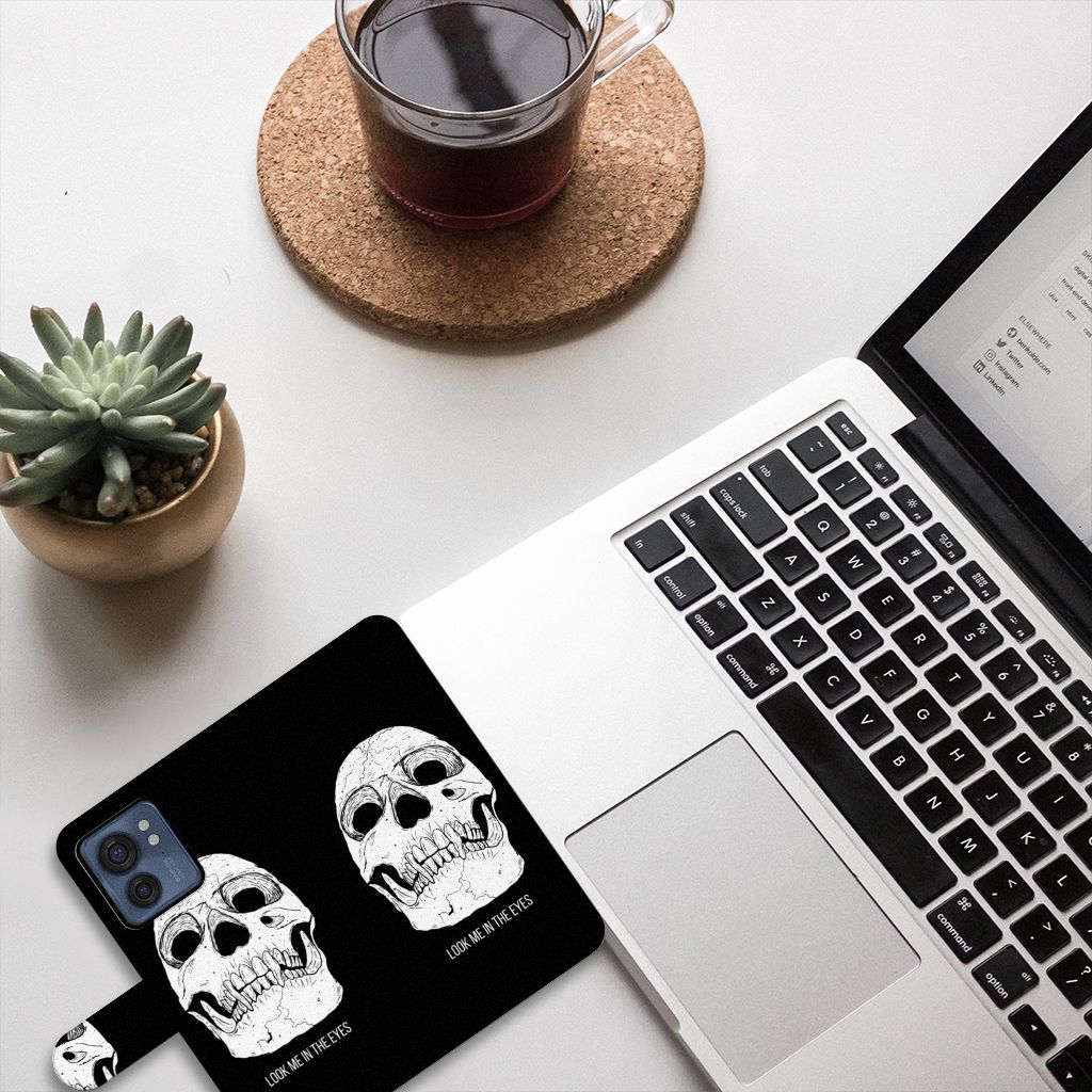 Motorola Edge 40 telefoonhoesje met Naam Skull Eyes design aanzicht