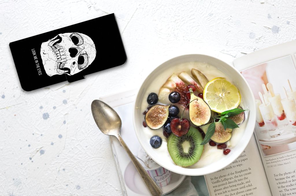 Nokia G42 telefoonhoesje met Naam Skull Eyes aanzicht schotel met fruit