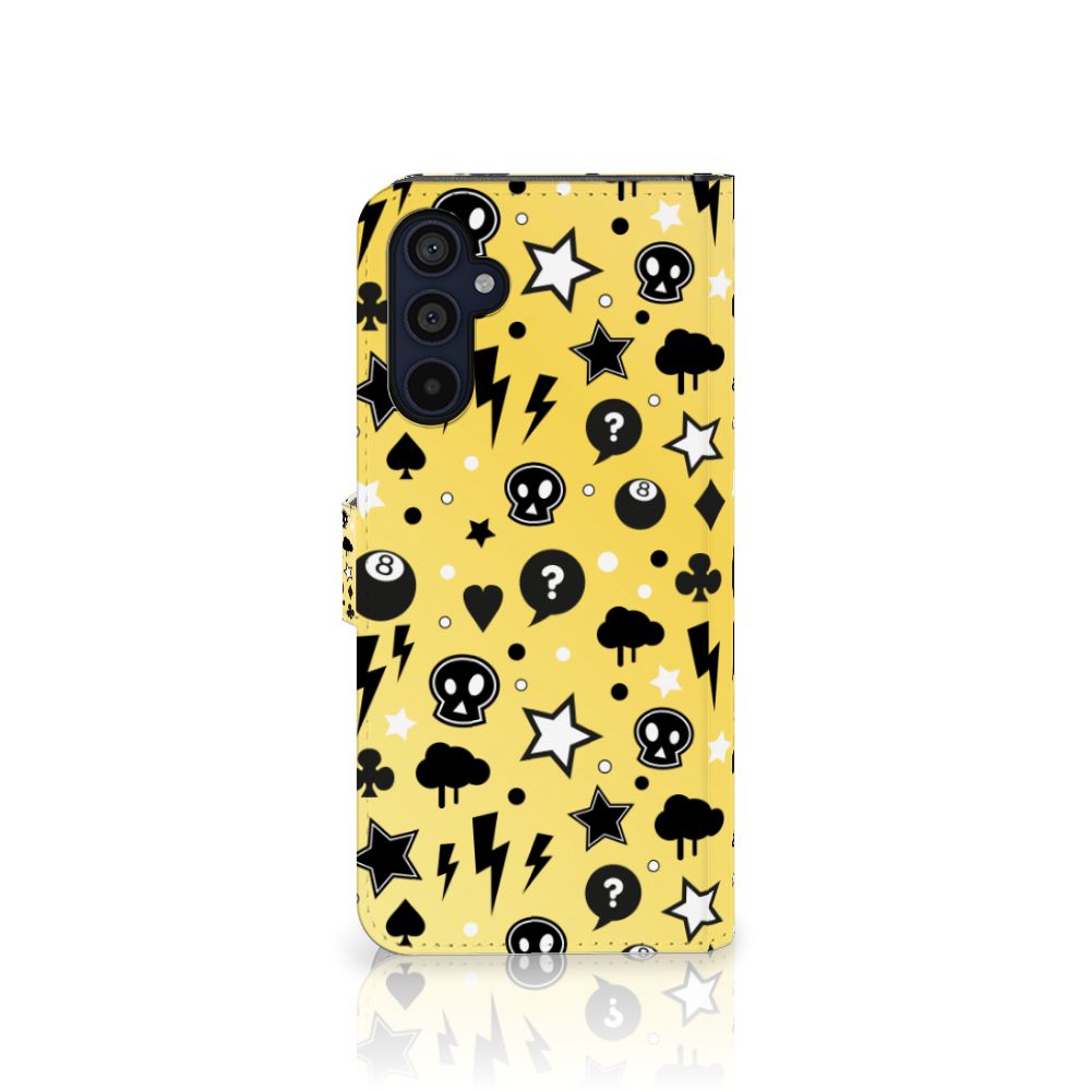 Telefoonhoesje met Naam Samsung Galaxy M14 Punk Geel met stoer design van sterren en schedels.