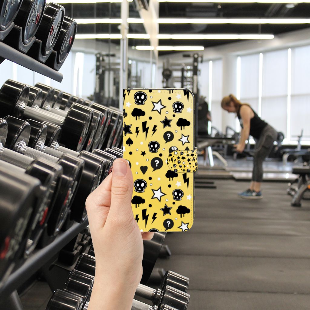 Xiaomi Poco F5 Telefoonhoesje met Naam Punk Geel voorzijde in sportschool