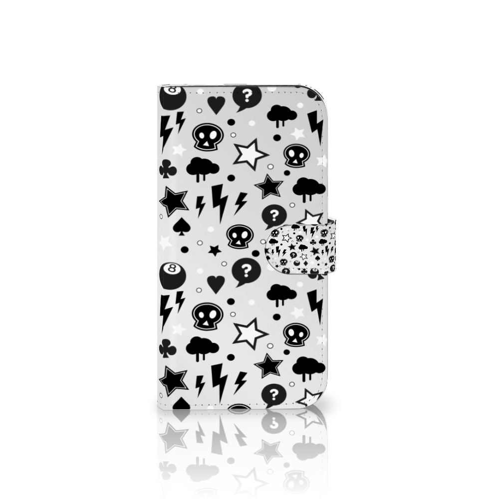 iPhone 15 Plus Telefoonhoesje met Naam Silver Punk voorzijde zwart wit design met sterren doodskoppen en bliksemflitsen