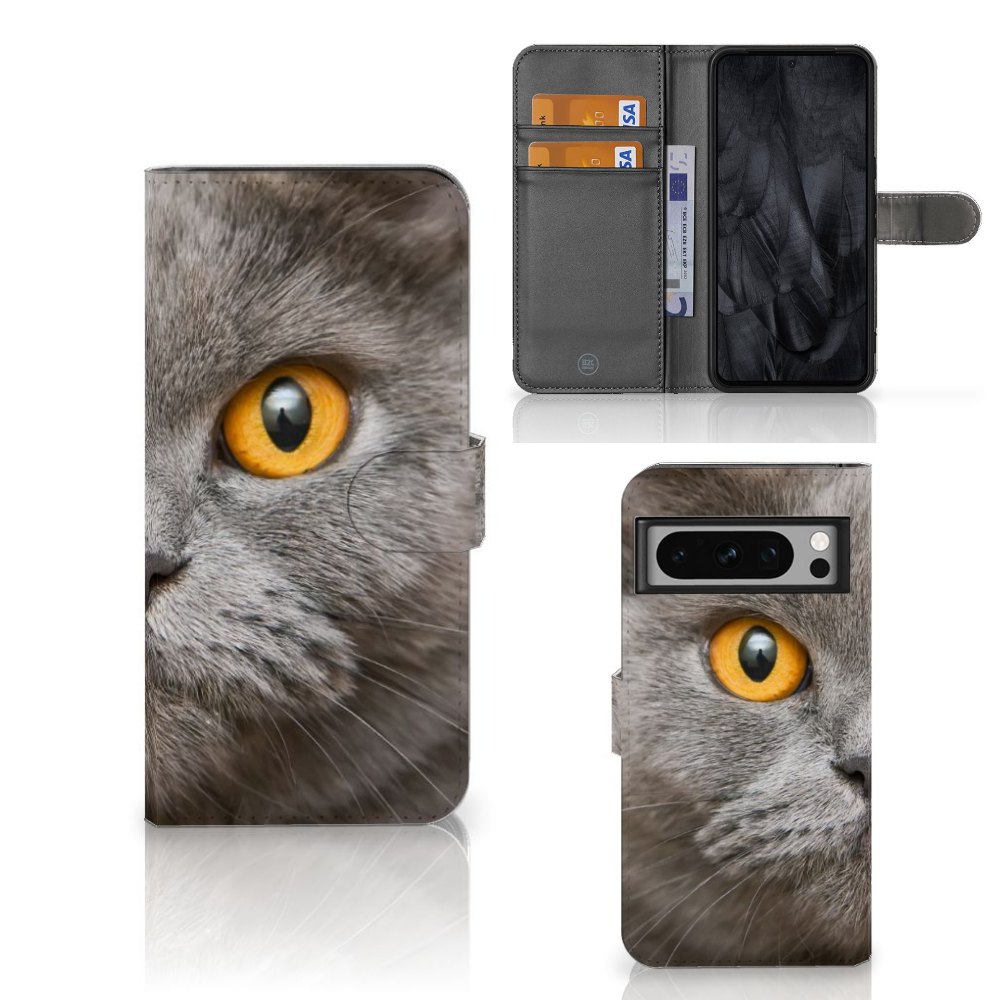 Telefoonhoesje met Pasjes Google Pixel 8 Pro Britse Korthaar met grijze kat en gele ogen, met ruimte voor pasjes.