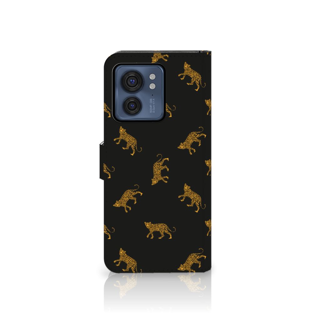 Motorola Edge 40 Telefoonhoesje met Pasjes Leopards voorkant
